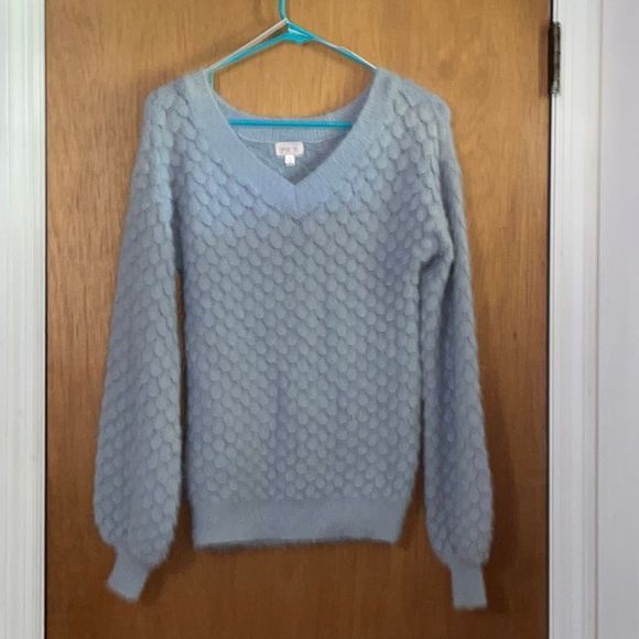 #6•DIZZY GAL•NWT GREY SCALE KNIT FUZZY V NECK PULLOVER SWEATER SIZE SMALL - Picture 8 of 10